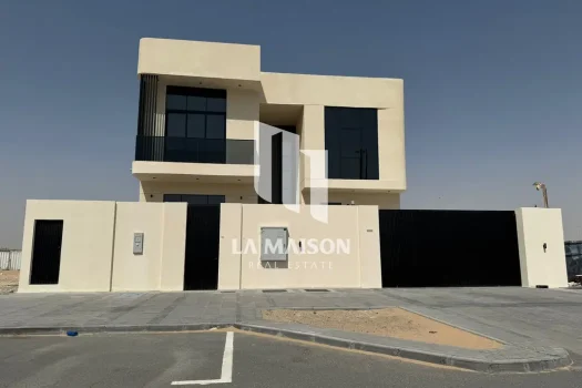 Premium Finishes | Maid/Majlis Room | 5 Bedrooms