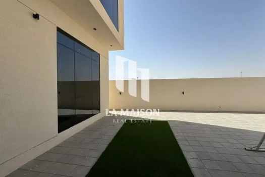 Premium Finishes | Maid/Majlis Room | 5 Bedrooms