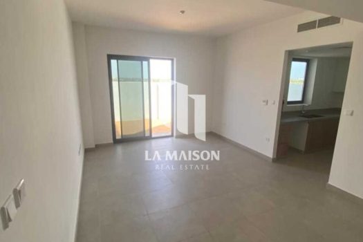 Single Row | Corner | Lake View | Private Garden