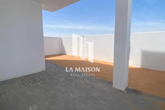 Single Row | Corner | Lake View | Private Garden