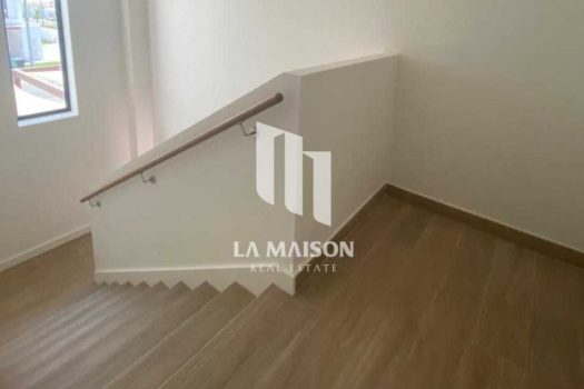 Single Row | Corner | Lake View | Private Garden