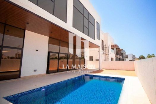 Single row | Elevator | Private Pool | 5BR + M