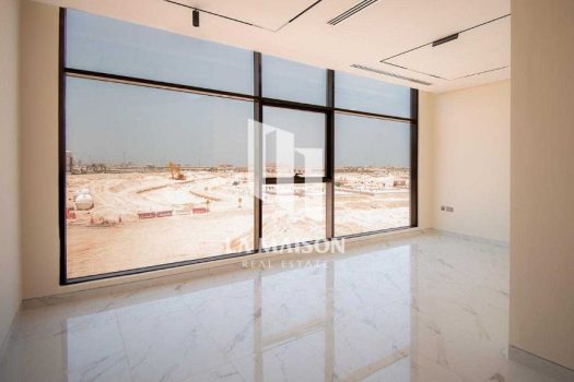 Single row | Elevator | Private Pool | 5BR + M