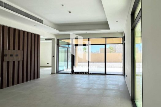 Elegant 5BR+M | Close to Sea | End Unit Single Row