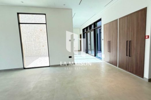 Elegant 5BR+M | Close to Sea | End Unit Single Row