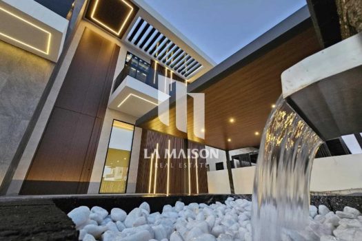 Single Row | Premium Villa | 5BR/Maid/Lift/Pool