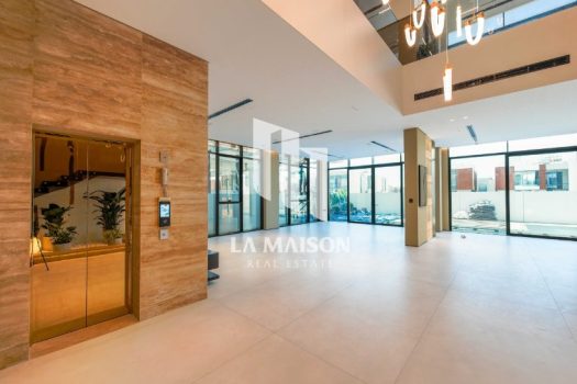 Ready to move | Premium Villa | 5BR/Maid/Lift/Pool