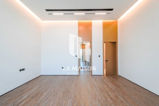 Ready to move | Premium Villa | 5BR/Maid/Lift/Pool